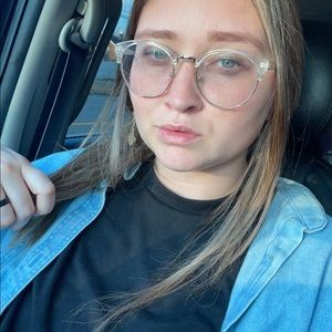 Meet your Posher, Hallie